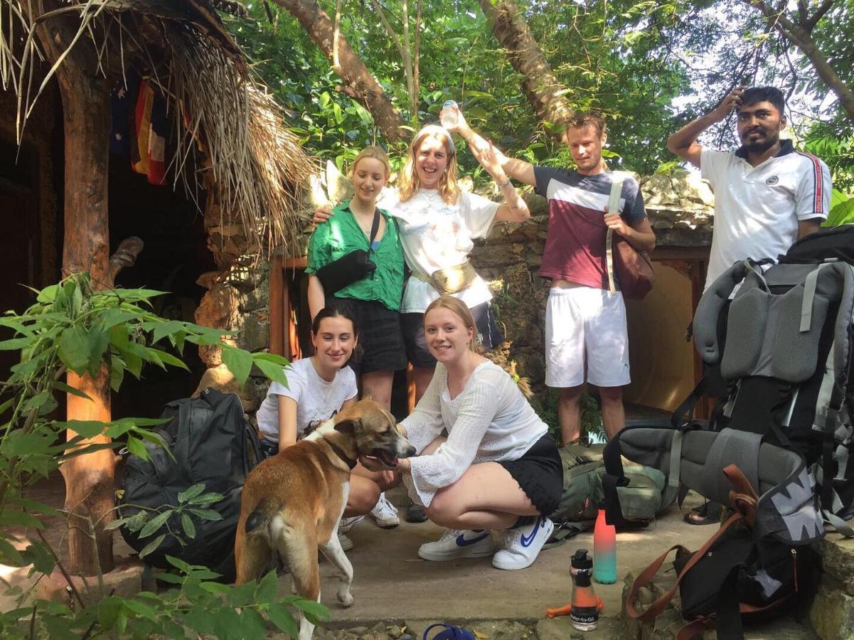Chill Nasa Hostel Bentota Ngoại thất bức ảnh