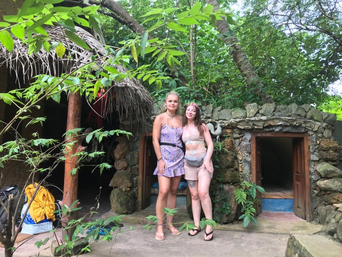 Chill Nasa Hostel Bentota Ngoại thất bức ảnh
