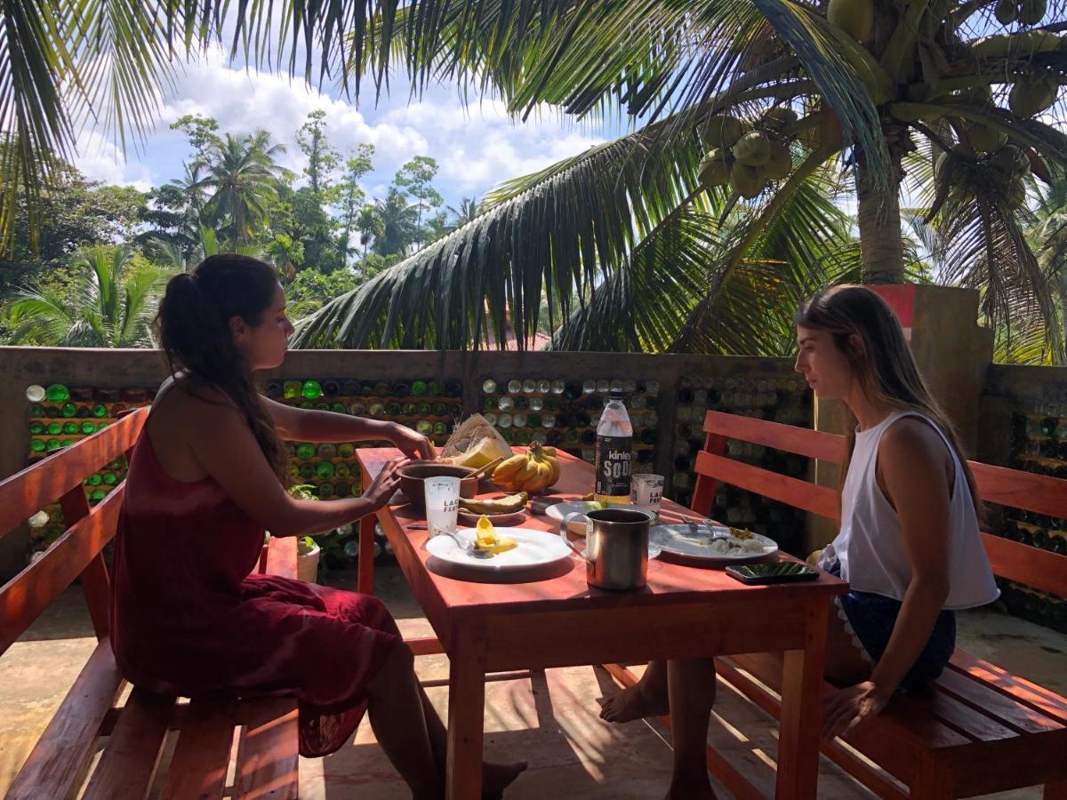 Chill Nasa Hostel Bentota Ngoại thất bức ảnh