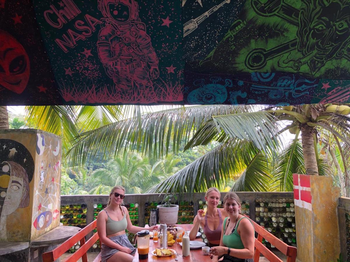 Chill Nasa Hostel Bentota Ngoại thất bức ảnh