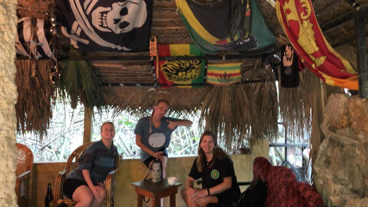 Chill Nasa Hostel Bentota Ngoại thất bức ảnh