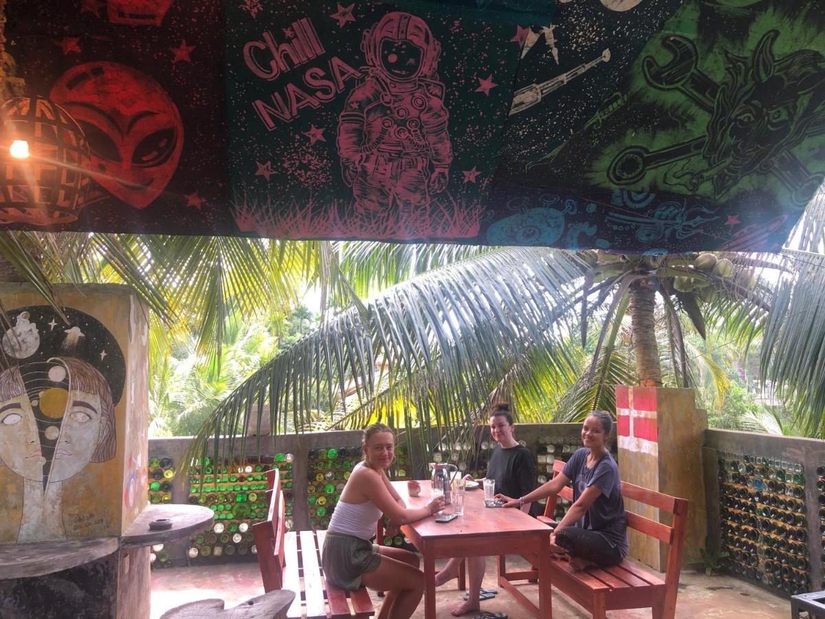 Chill Nasa Hostel Bentota Ngoại thất bức ảnh
