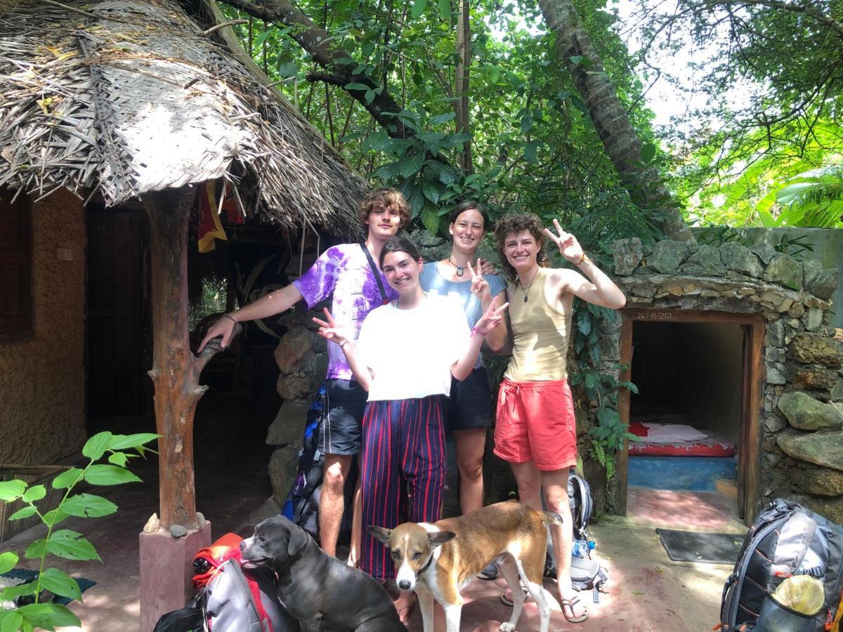 Chill Nasa Hostel Bentota Ngoại thất bức ảnh
