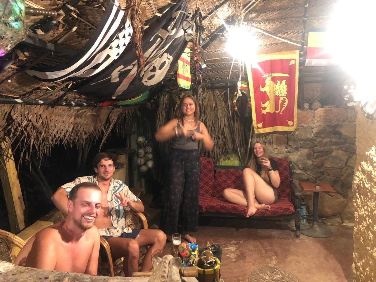 Chill Nasa Hostel Bentota Ngoại thất bức ảnh