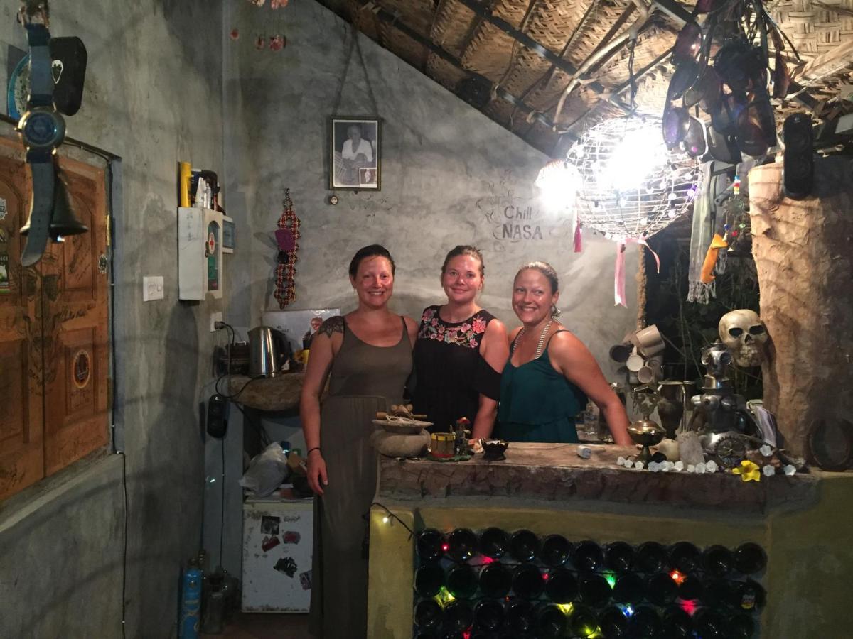 Chill Nasa Hostel Bentota Ngoại thất bức ảnh